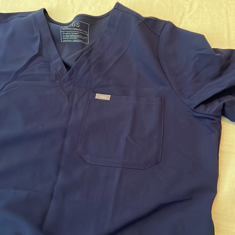 Figs scrub top - Picture 4 of 4